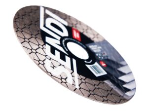 A SENDI PERFECT EDGE gyémánt vágótárcsa 125 mm átmérővel és 22,23 mm-es furattal kifejezetten 45°-os vágásokhoz és száraz csiszoláshoz lett tervezve. Alkalmas minden típusú kerámia és porcelán burkolat precíz megmunkálására. 6 SENDI EDGE gyémánt vágótárcsa Ø125 mm web1